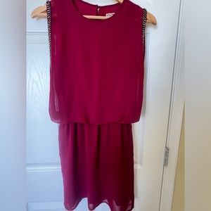 Gently used party dress in dark pink
Size xs still fits small